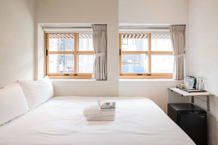 Room 25 of 99