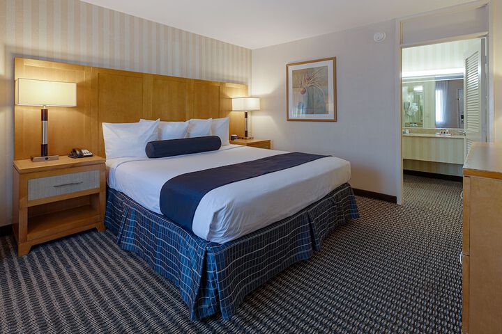 1 King Bed (8 of 22)