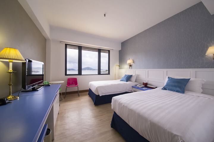 Room 4 of 79