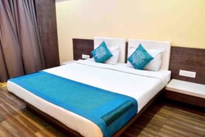 OYO 1535 Hotel Bee Town