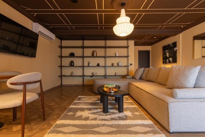 Room 53 of 79