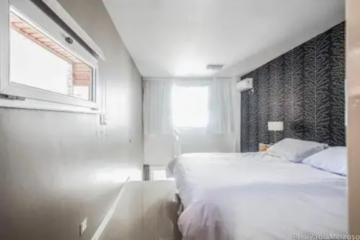 Room 2 of 9