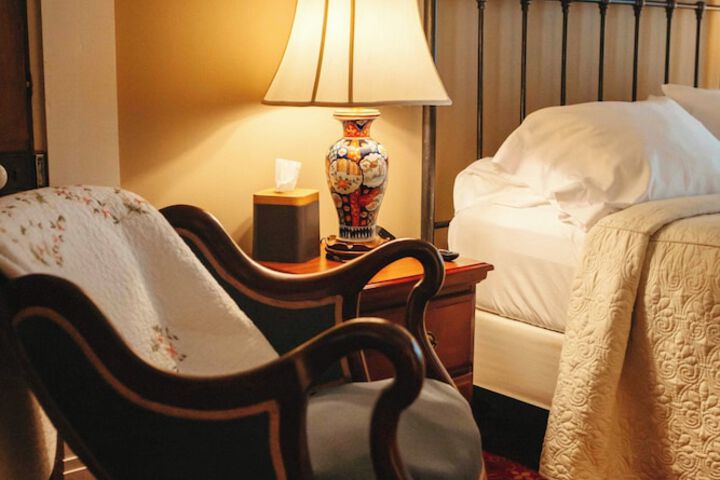 Room 40 of 153