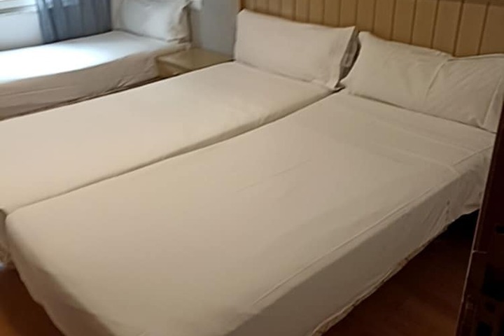 Room 12 of 38