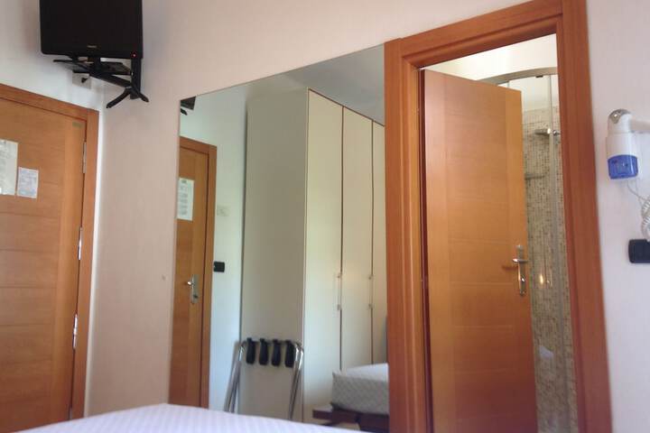Room 8 of 36