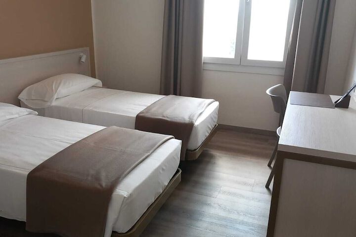 Room 50 of 62