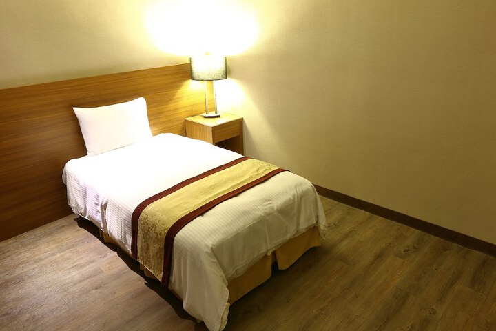 Room 8 of 30