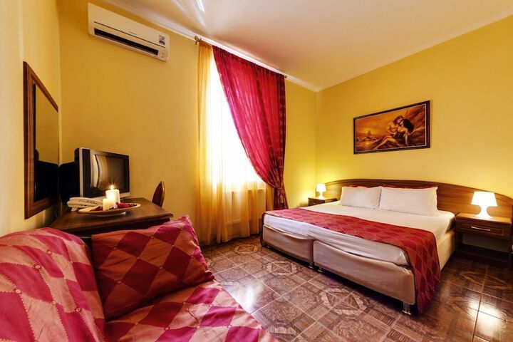 Room 14 of 25
