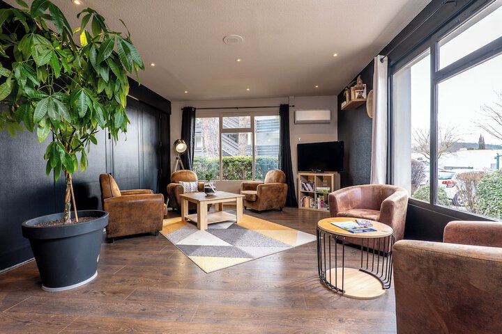 Entrance & Lobby