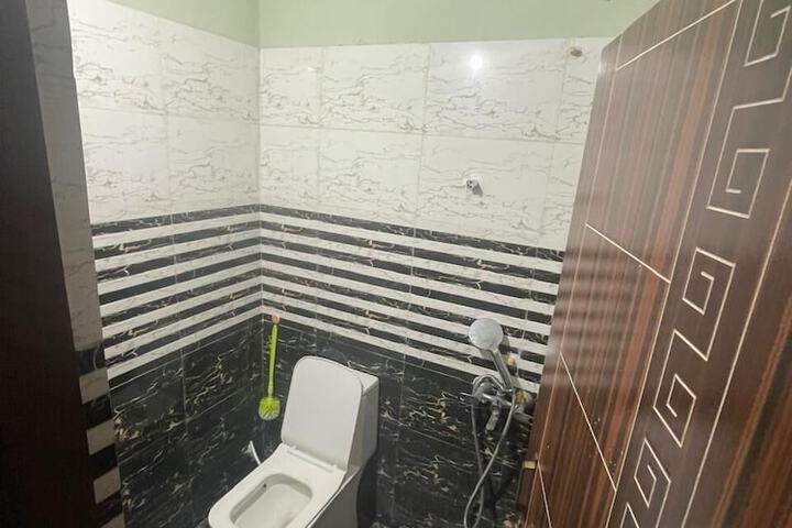 Room 14 of 18