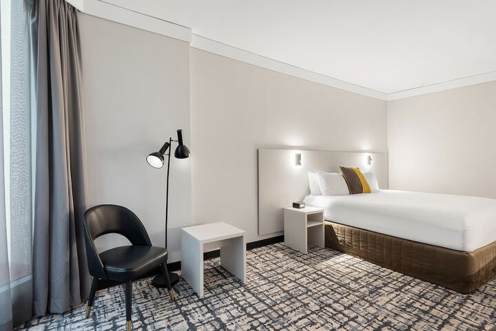 Room 9 of 48
