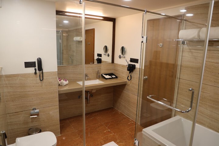 Room 52 of 118