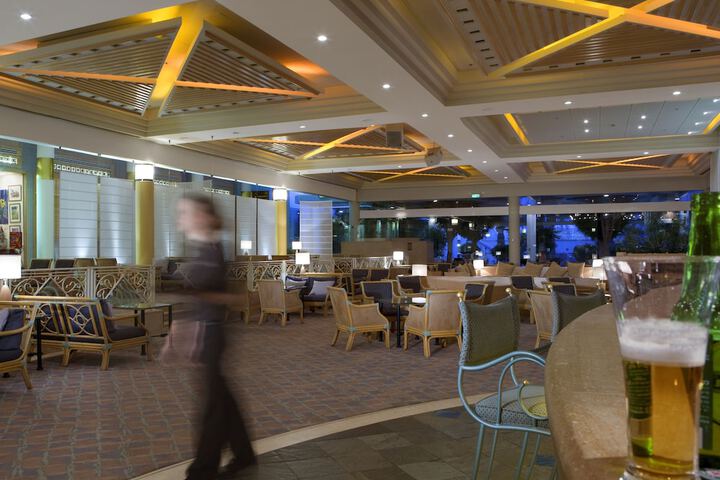 Lounge 90 of 102