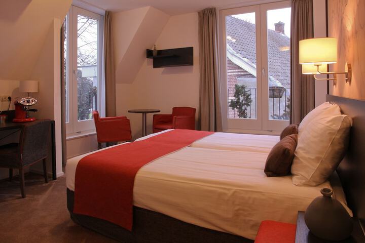 Room 4 of 37