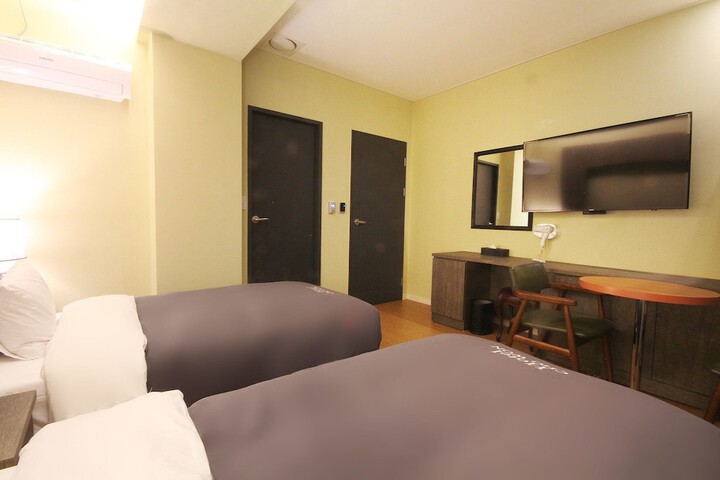 Room 14 of 127