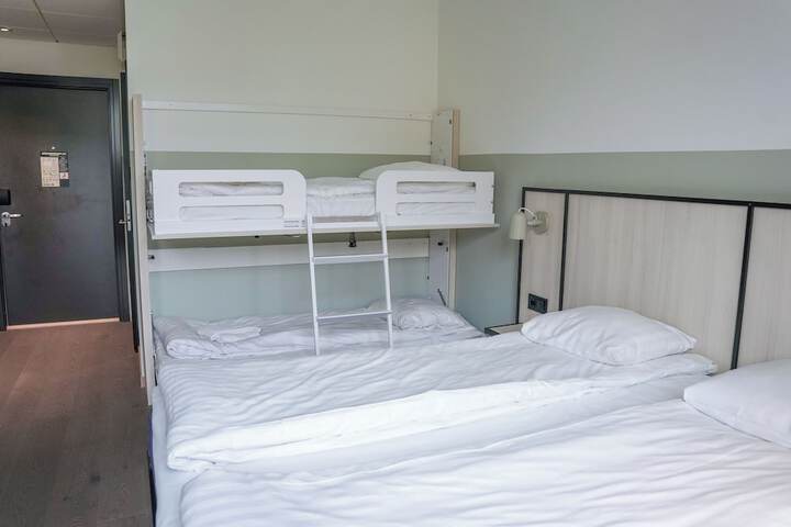 Room 26 of 74