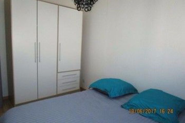 Room 6 of 11