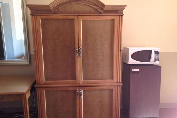 Room 4 of 5