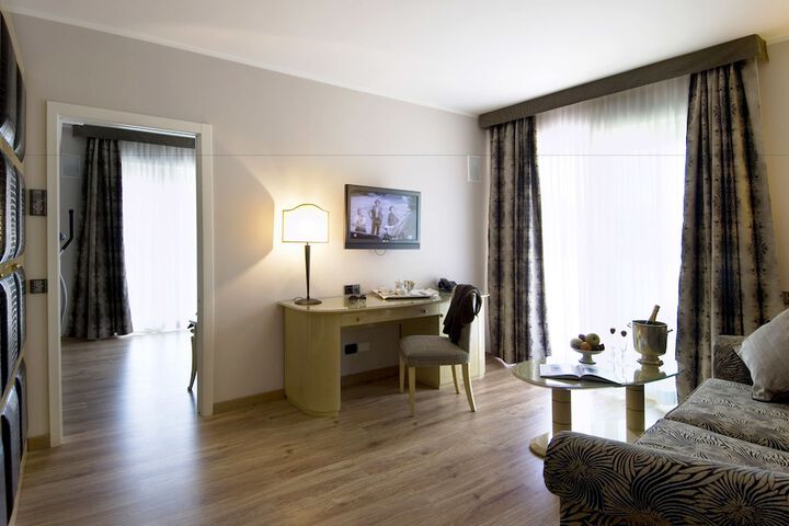 Room 106 of 197