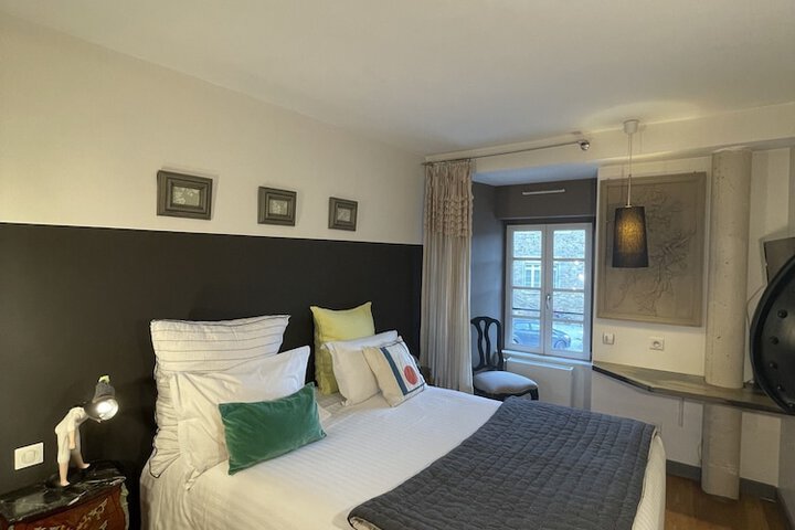 Room 15 of 37