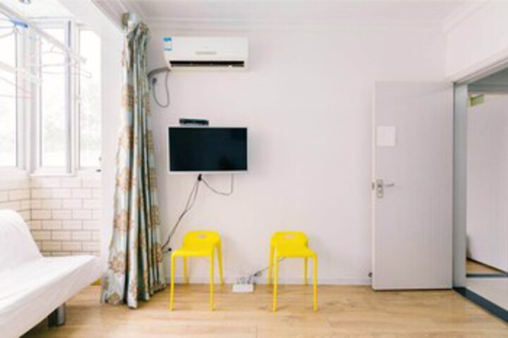 Room 3 of 8