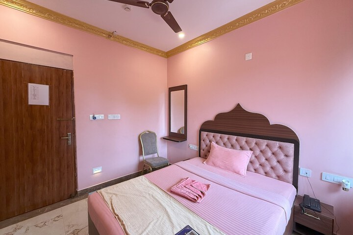 Room 14 of 32