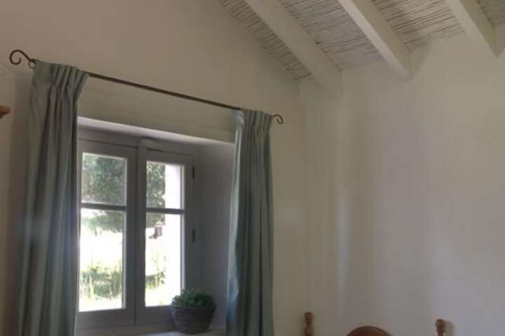 Room 11 of 34