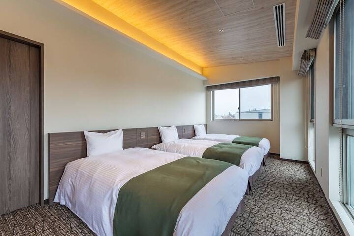 Room 11 of 48