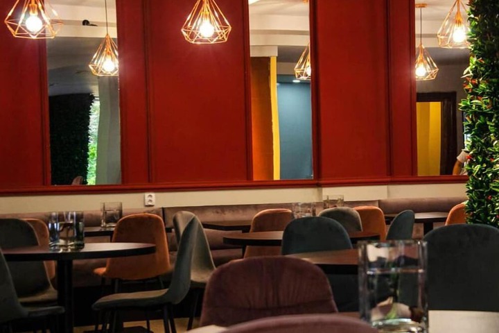 Dining 10 of 18