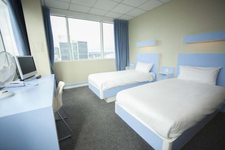 Room 28 of 68