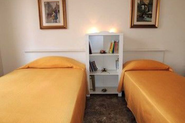 Room 10 of 48