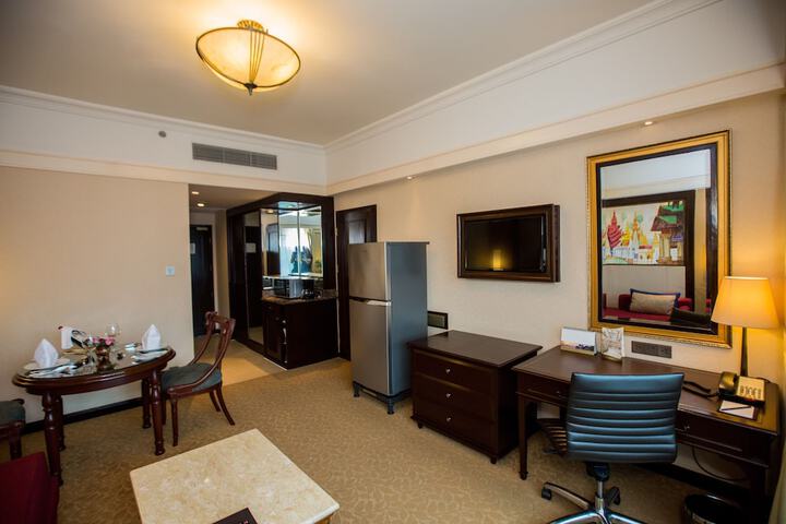 Room 28 of 47