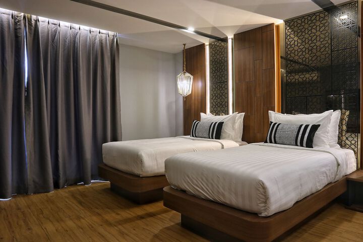 Room 7 of 72