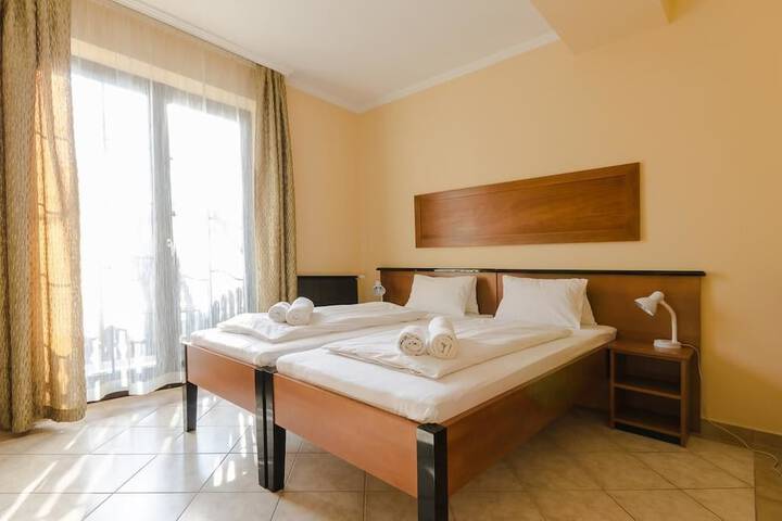 Room 10 of 40