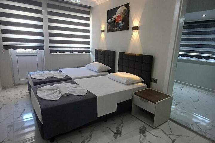 Room 7 of 35