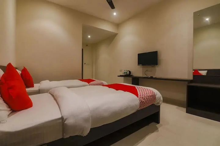 Room 5 of 18
