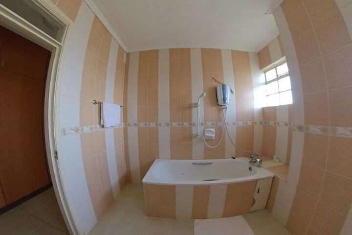 Room 16 of 32