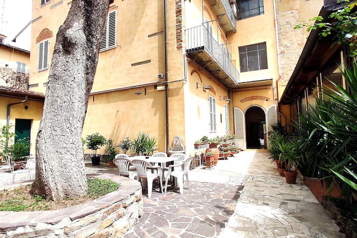 Hotel Exterior 50 of 52