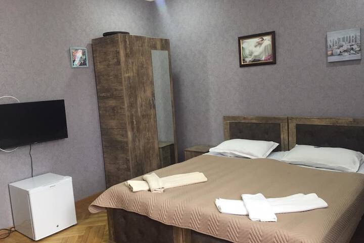 Room 7 of 33