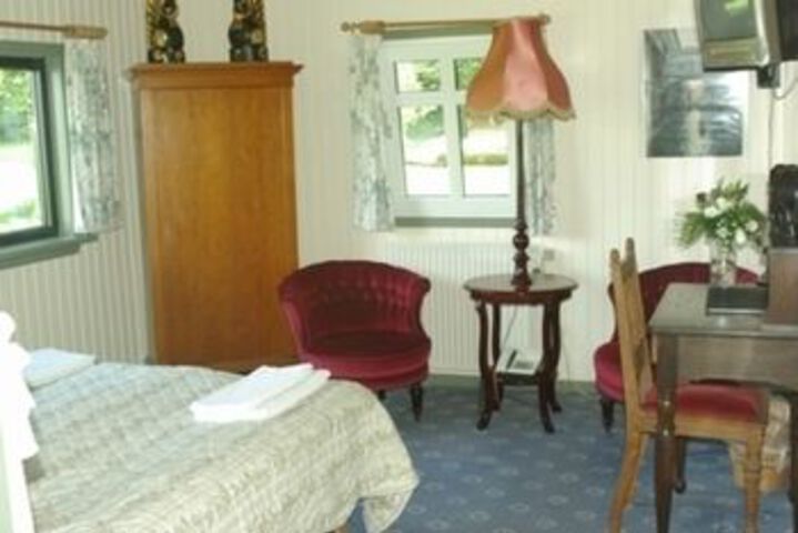 Room 7 of 33