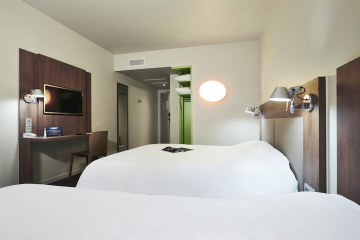 Room 14 of 43