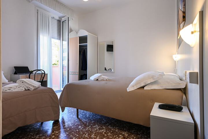 Room 17 of 37