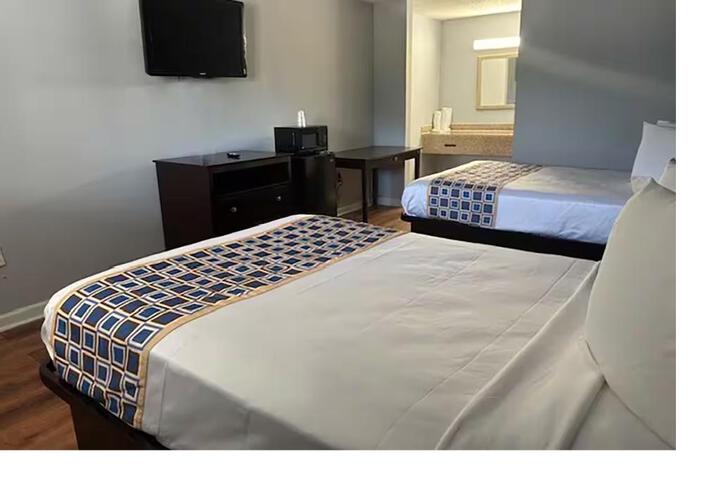 1 King Bed (4 of 4)