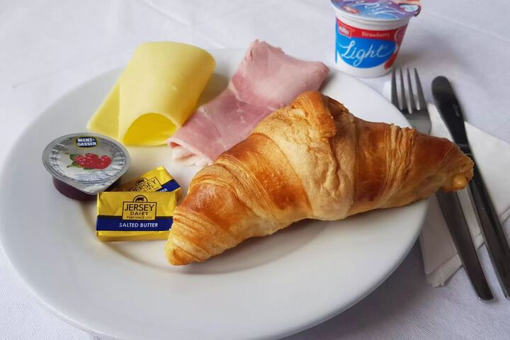Dining 33 of 40