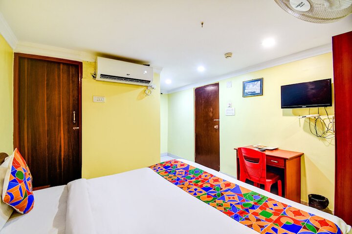 Room 25 of 38