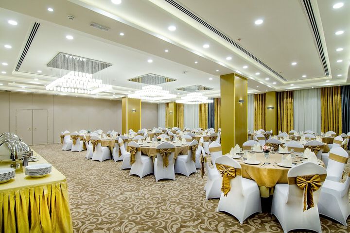 Ballroom/Hall 46 of 55