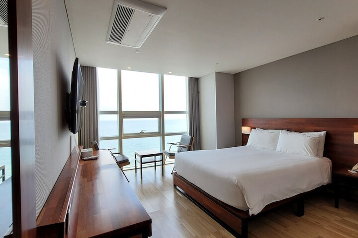 Room 13 of 74