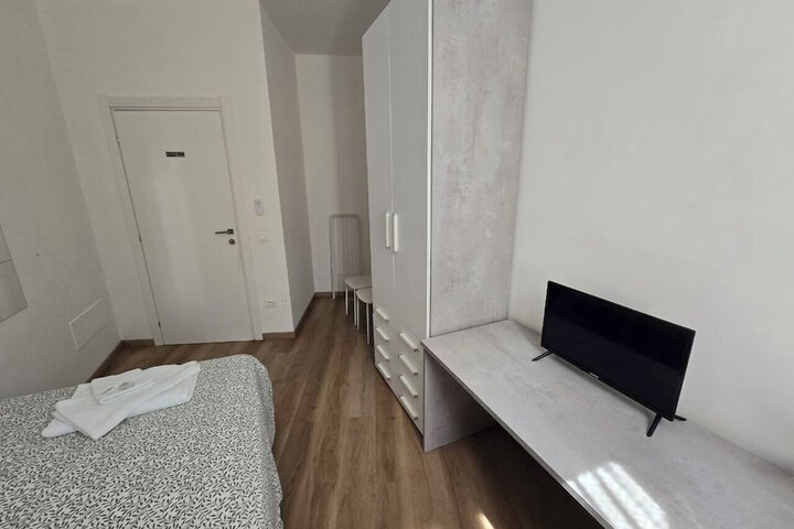Room 3 of 6