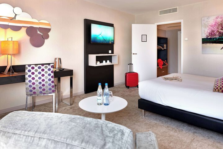 Room 17 of 40