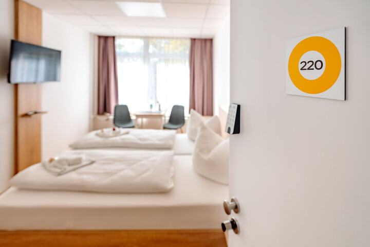 Room 25 of 48
